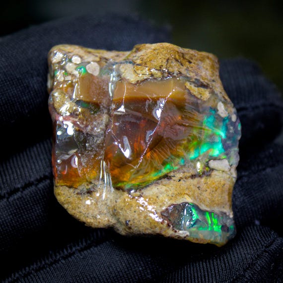 AAA+++ Opal, Specimen Opal Raw, Natural Ethiopion Opal Raw, Rainbow Fire, Opal Rough 32x32x16 mm, 93.20 CTS