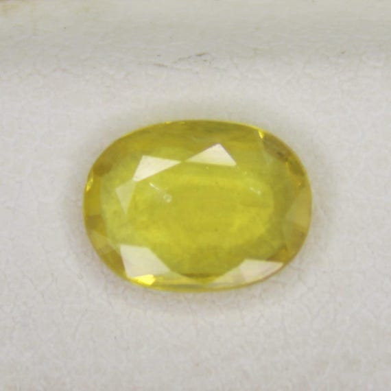 Natural Faceted Yellow Sapphire Piece In Oval Shape 0.90 Carats 7x6x2 mm Size
