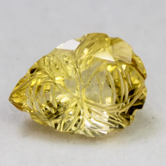 Natural yellow Citrine Carving: Pear Cut Loose Gemstone (8.90 CT, 17x12x8 mm)