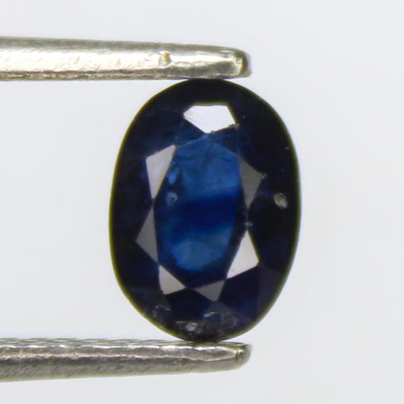Faceted Oval Blue Sapphire Gemstone: 1.00 ct, 7x5x3 mm