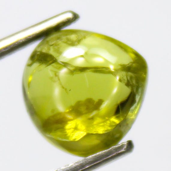 Natural Green Peridot Cabochon: 2.70 Carat Heart-Shape Gemstone 9x9x4 mm Size