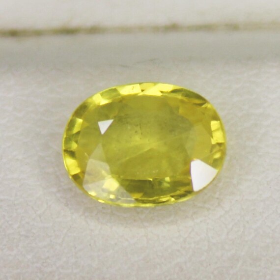 Natural Faceted Yellow Sapphire Piece In Oval Shape 1.30 Carats 8x6x3 mm Size