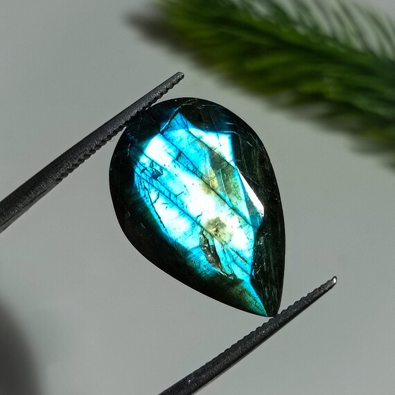Pear Labradorite Gemstone: Black Rainbow Faceted Stone (19x13x8mm, 11.10Cts)