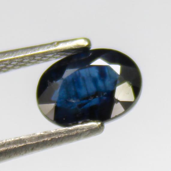Faceted Oval Blue Sapphire Gemstone: 1.40 ct, 7x5x4 mm