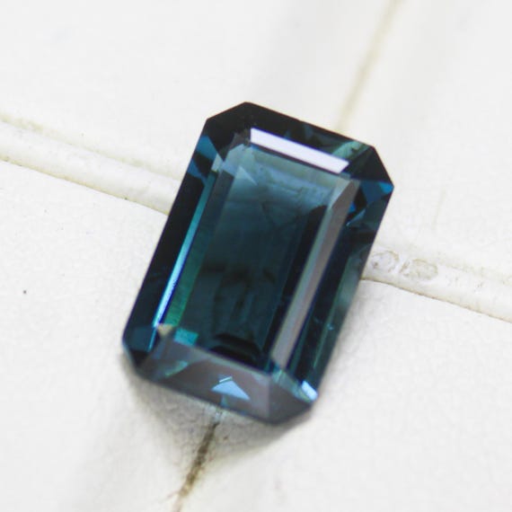 Natural London Blue Topaz Gemstone: 2.90 Carat Rectangle, 10x6x4 mm