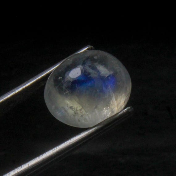 Oval Rainbow Moonstone Cabochon: 5.70 Carat Gemstone for Jewelry Making (11x9x7 mm)