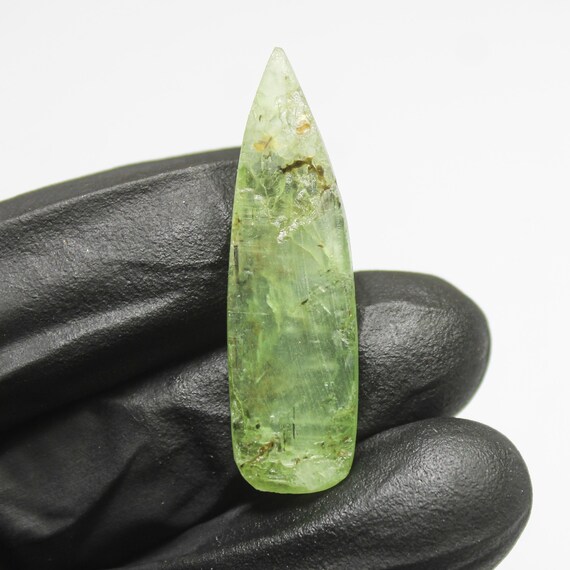 Raw Green Kyanite Piece: Natural Gemstone for Jewelry Making (19.85 Carats, 38x11x4 mm