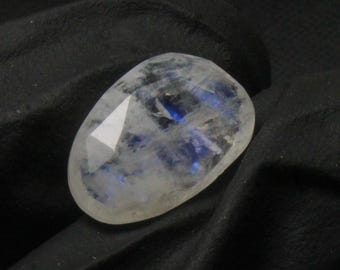 Rainbow Moonstone Rose Cut Gemstone: 4.40 Carat, 15x10x4 mm