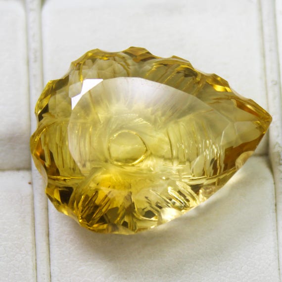Natural yellow Citrine Carving: Pear Cut Loose Gemstone (22.50 CT, 22x18x8 mm)