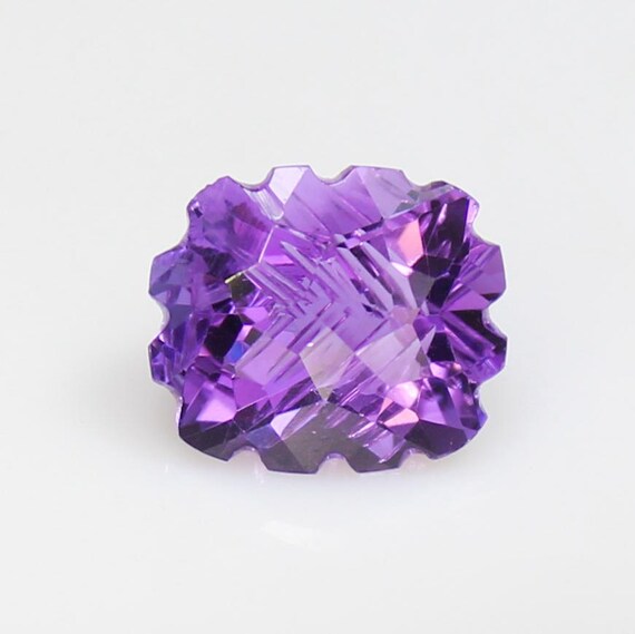 Natural Purple Amethyst Carving: Cushion Cut Loose Gemstone (7.85 CT, 14x12x9 mm)