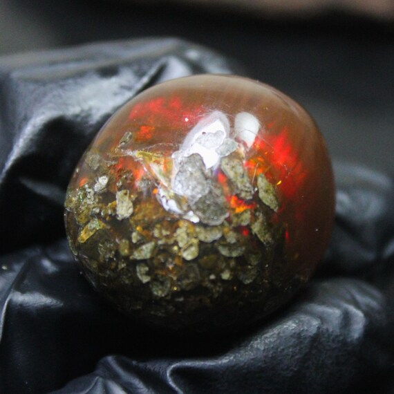 Ethiopian Opal Polished Tumble Specimen: Multi-Fire Gemstone (26x23x19 MM, 57.10 Carats)
