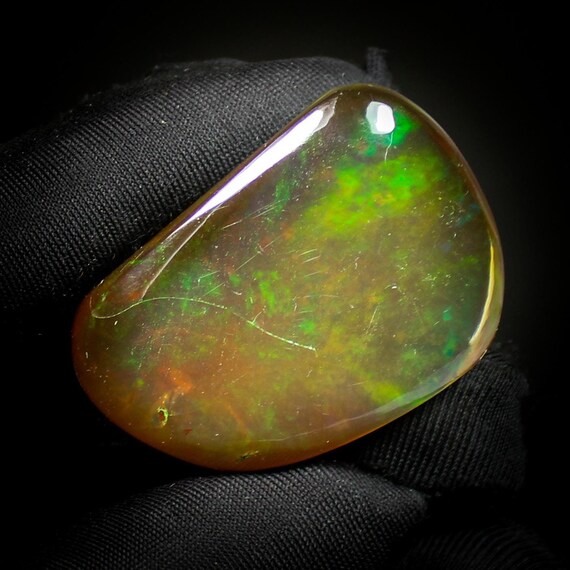 Genuine Opal Tumble, Opal Raw, Specimen Opal, Opal Smooth Polished Raw, Opal Crystal, Opal Rough 93.00 Carats, 39x25x15mm