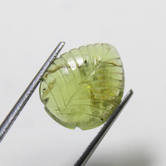 Peridot Leaf Carving: Natural Green Gemstone, 6.5 Carats
