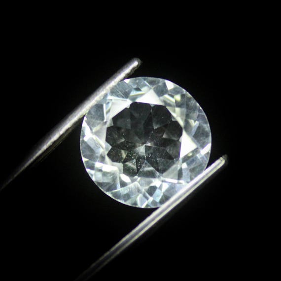 Faceted White Topaz: 4.45 Carat Round Gemstone