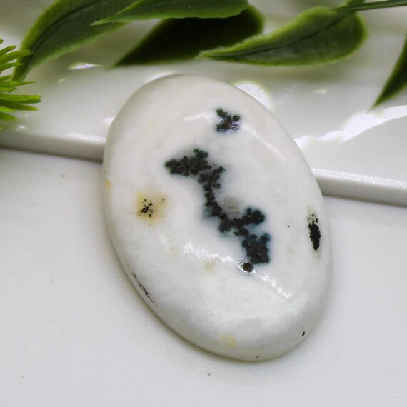 Solor Quartz Cabochon: Oval Gemstone for Jewelry Making (23.40 Carats, 29x19x5 mm)