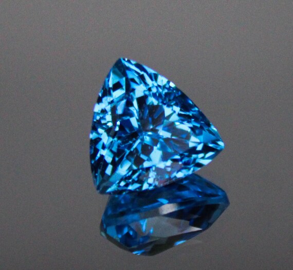 Amazing Quality Natural Rare Swiss Blue Topaz Trillion,High Quality Of Loop Clean Blue Topaz For Jewelery Making 4.70 Cts Piece