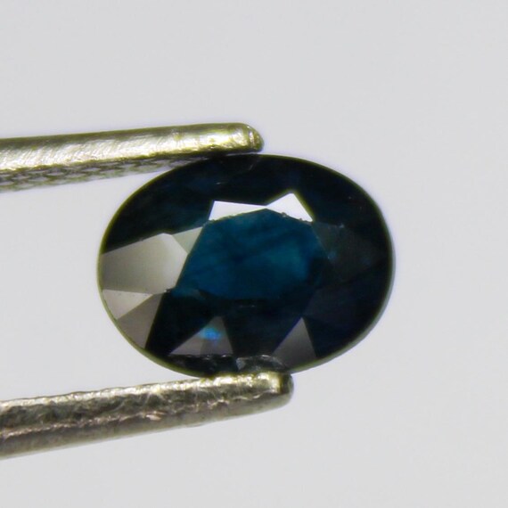 Faceted Oval Blue Sapphire Gemstone: 0.95 ct, 7x5x3 mm