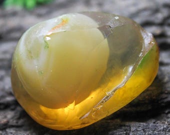 Beautiful Quality SPECIMEN Opal Egg Raw , Ethiopian Opal Rough, Multi Fire Opal RAW, Crystal Opal Raw, 34x25x19 MM, 81.20 Carats.