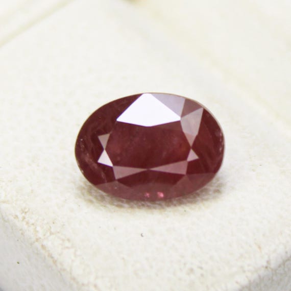 Faceted Red Ruby: Oval Gemstone for Jewelry Making (1.44 CT, 7x5x4 mm)