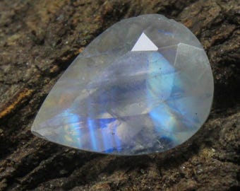 Faceted Rainbow Moonstone Pear Gemstone: 2.80 Carat, 11x8x6 mm