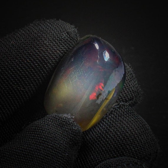 Tumble Opal Raw Crystal , Opal Tumbled, Natural Specimen Opal, Opal Smooth Polished Raw, Opal Crystal, Opal Rough 32.00 Carats, 25x17x14 mm