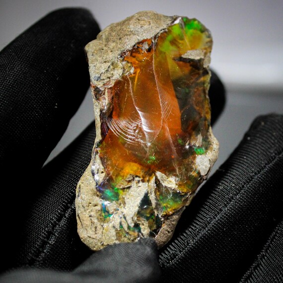 Natural Ethiopian Opal Raw: White Opal with Fire (67 Cts, 47x24x12 mm)