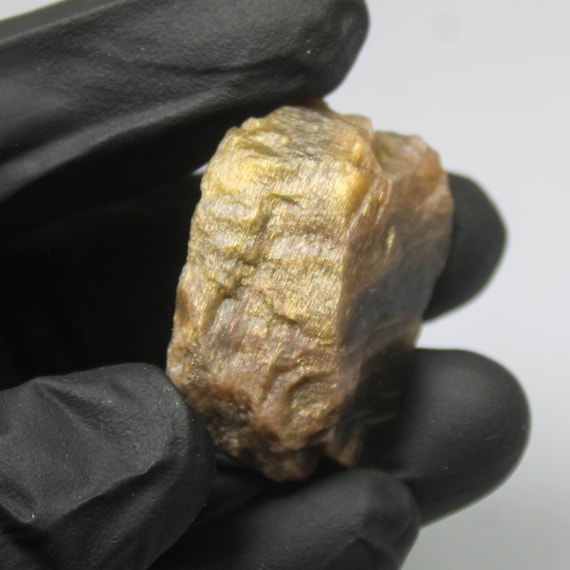Raw Orange Sunstone Piece: Natural Gemstone for Jewelry Making (68.50 Carats, 35x26x13 mm)