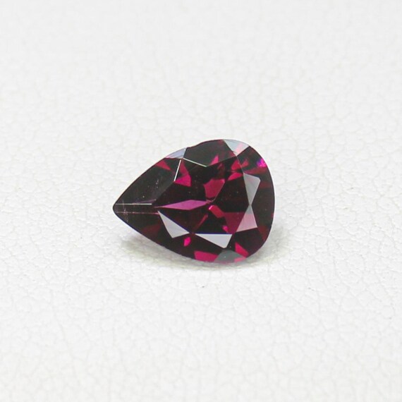Pink Rhodolite Garnet Pear: Faceted Loose Gemstone (8x6x4mm, 1.40 Cts