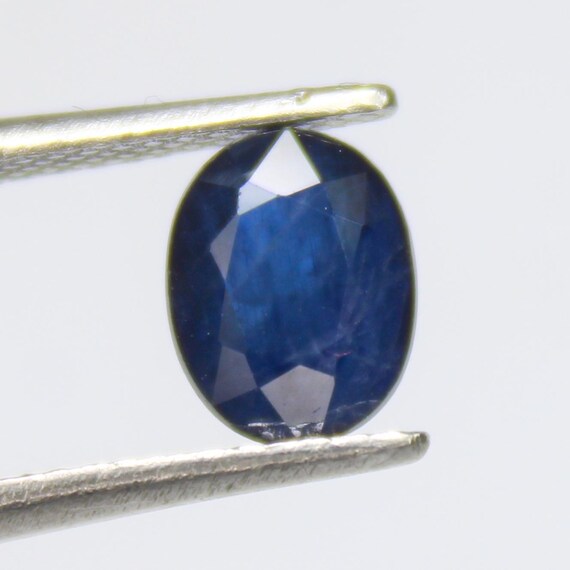 Faceted Oval Blue Sapphire Gemstone: 1.35 ct, 8x6x3 mm