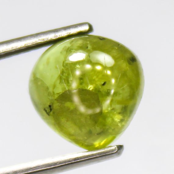 Natural Green Peridot Cabochon: 3.20 Carat Heart-Shape Gemstone 8.5x8.5x4 mm Size