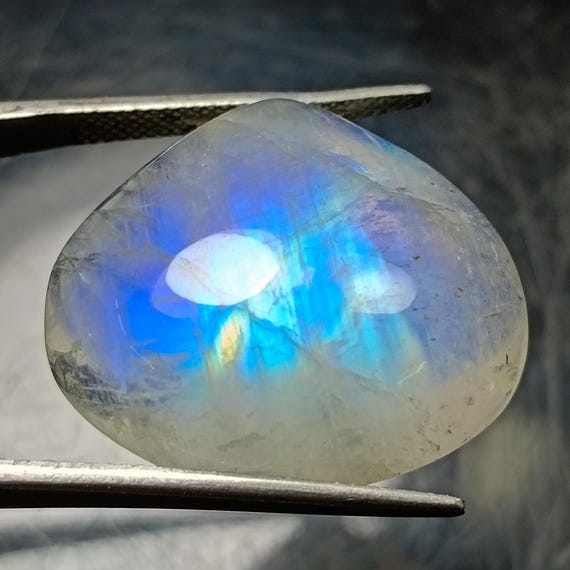 Rainbow Moonstone Heart Cabochon: 40.75 Carats for Jewellery Making