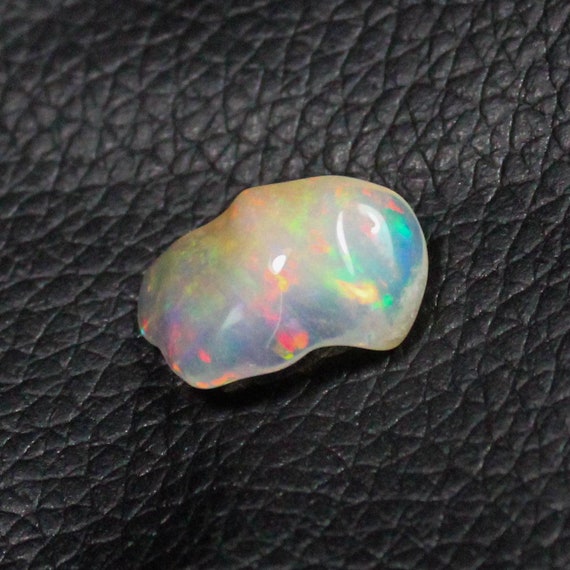 Natural White Fire Ethiopian Opal Tumble: Jewelry Making Stone (3.50 Carats)