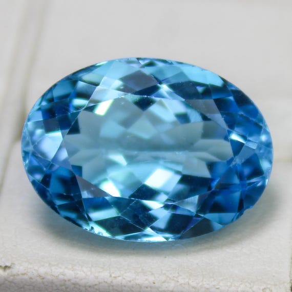 Natural Swiss Blue Topaz Faceted: 15.60 Carat Oval Shape Cut Gemstone, 18x13x8 mm