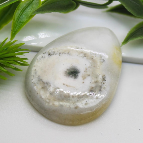 Solor Quartz Cabochon: Pear Gemstone for Jewelry Making (38.90 Carats, 31x24x6 mm)