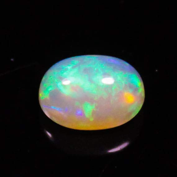 Natural Ethiopian Opal Cabochon: 2.50Ct Oval Wello Fire Opal, 11x8x6mm