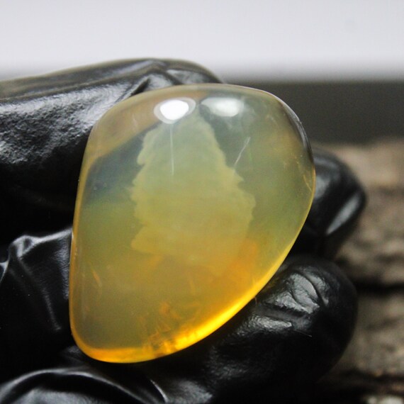 Natural Ethiopian Opal Egg: Polished Multi Fire Tumble Stone (34x25x17 MM, 71.65 Carats)