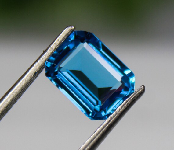 Amazing Quality Natural Rare Swiss Blue Topaz Trillion,High Quality Of Loop Clean Blue Topaz For Jewelery Making 2.95 Piece