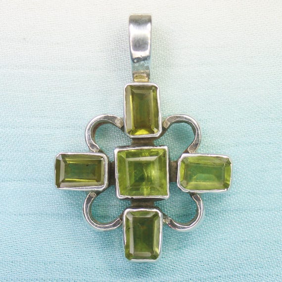 Natural Green Peridot Sterling Silver Pendant Necklace - August Birthstone