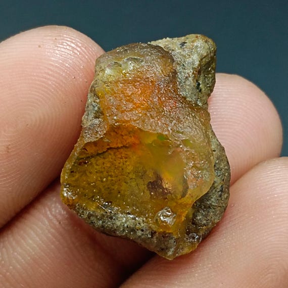 Natural Oil Ethiopian Opal Specimen, Rainbow Fire, Opal Rough (24X15X10 mm, 16.65 CTS)