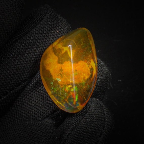 Tumble Opal Raw Crystal , Opal Tumbled, Natural Specimen Opal, Opal Smooth Polished Raw, Opal Crystal, Opal Rough 17.00 Carats, 25x16x9 mm