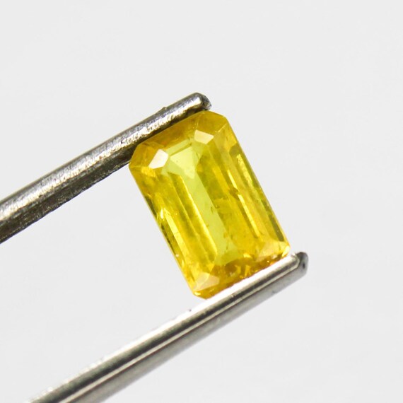 Faceted Yellow Sapphire: Square Cut Gemstone, 1.20 CT, 7x4x3 mm