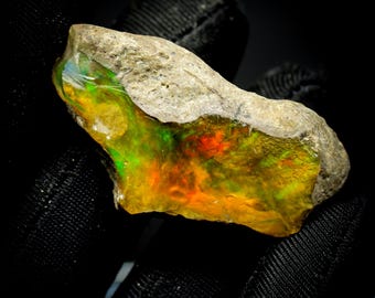 Natural White Ethiopian Opal Raw with Fire (48.30Cts, 38X18X11mm)