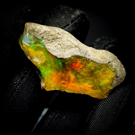 Natural White Ethiopian Opal Raw with Fire (48.30Cts, 38X18X11mm)