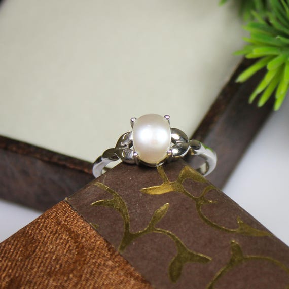 Natural White Pearl Vintage Ring With 925 Sterling Silver Available With All U.S Sizes