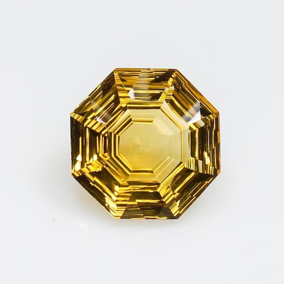 Natural Yellow Citrine Gemstone: Fancy Cut, 10 Carats (15x15x8 mm)