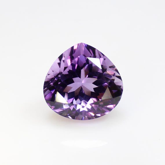 Faceted Heart Amethyst Gemstone: Natural Purple Crystal (15x15x9 mm, 14.20 Cts)