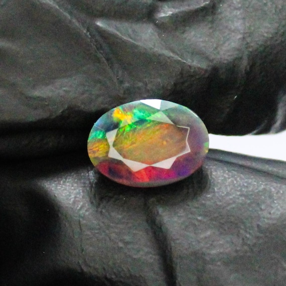 Faceted Black Opal: Oval Gemstone with Red Fire (1.69 Carats, 10x7x5 mm