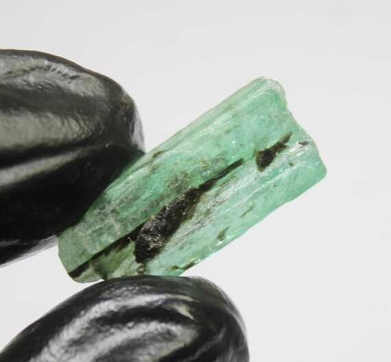 Raw Green Kyanite Piece: Natural Gemstone for Jewelry Making (11.00 Carats, 24x10x4 mm Size)