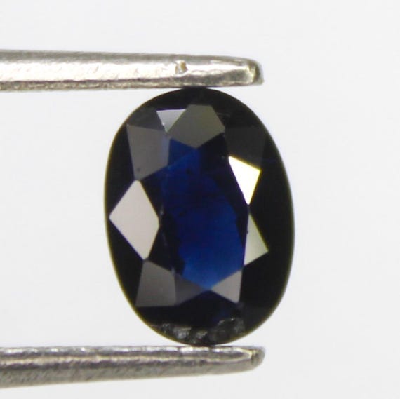 Natural Faceted Oval Blue Sapphire Gemstone: 1.00 ct, 7 x 5 x3 mm