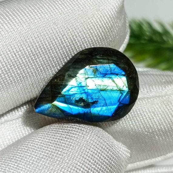 Faceted Pear Labradorite Gemstone: 12.55 Carat Loose Stone (19x14x8mm)